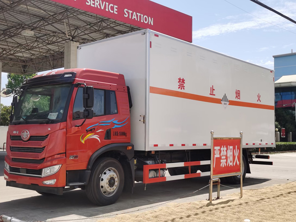 解放龙V易燃气体厢式运输车