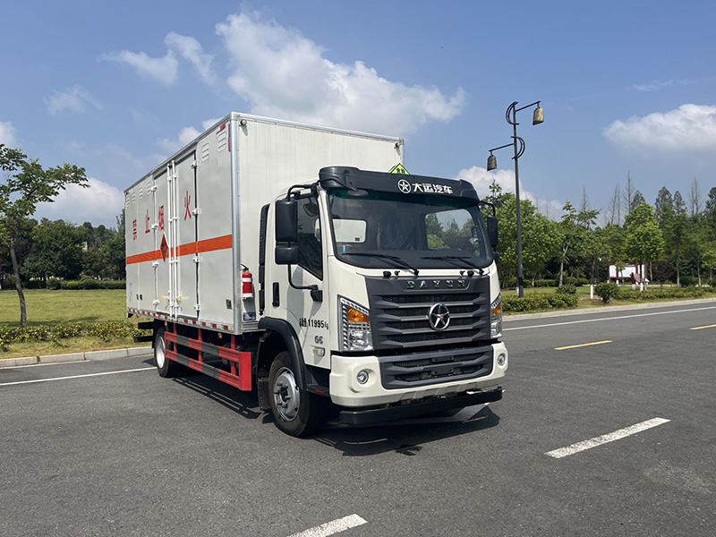 CLW5122XQYCDP型易燃液体厢式运输车